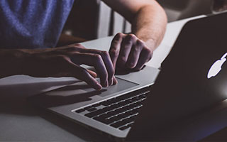 麦小登婚后第四天就开始带货，被质疑割粉丝的韭菜，你怎么看