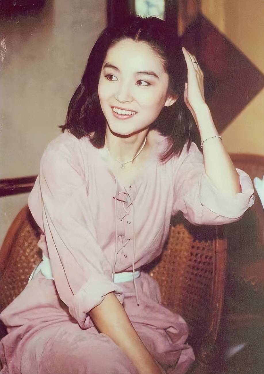 与林青霞齐名的女明星_林青霞获得香港大学名誉博士学位_林青霞67岁可爱回怼网友