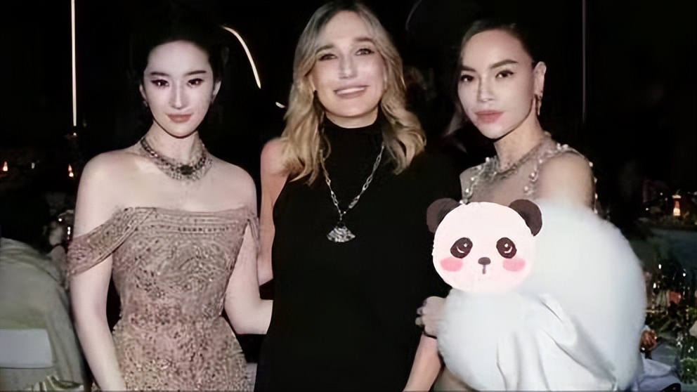 刘亦菲干爹包养谣言真相_刘亦菲谣言二十年_你知道那些明星黑料是什么,
