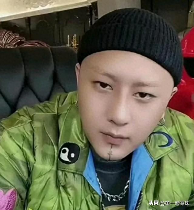 千万网红自曝多次出轨还当荣耀，网友：底线在哪？
