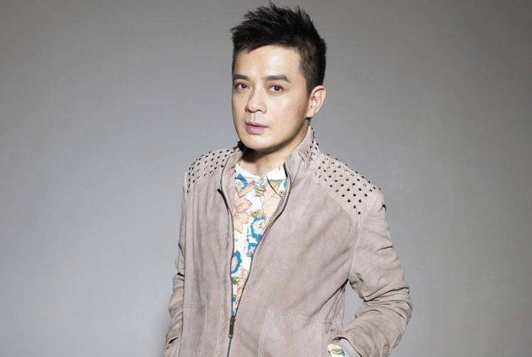 金曲歌王突手滑出柜内幕太套路！娱乐圈男同志话题又上新瓜！