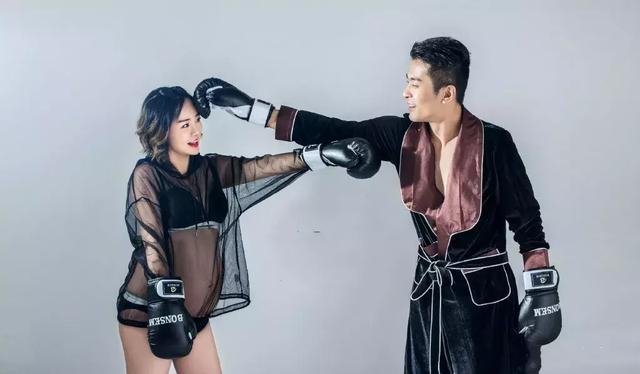 婚礼当“作秀”,热热闹闹捞金,网红辛有志靠直播事业爱情双丰收