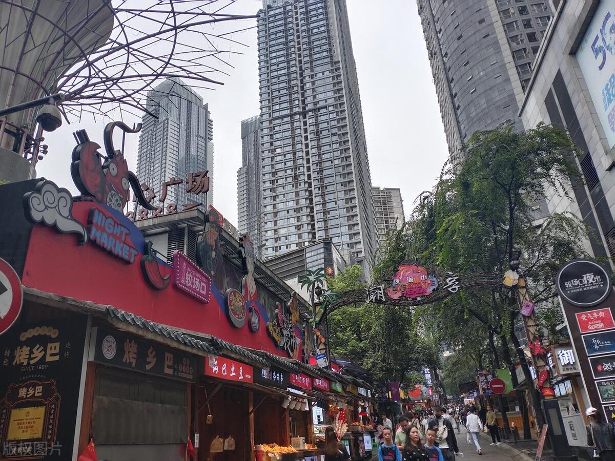 重庆特色夜市摊位推荐_重庆鬼饮食夜市_重庆黑暗料理网红餐厅叫什么啊,