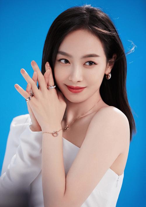 从眨眼到封神，这位女明星凭啥让全网“沦陷”？