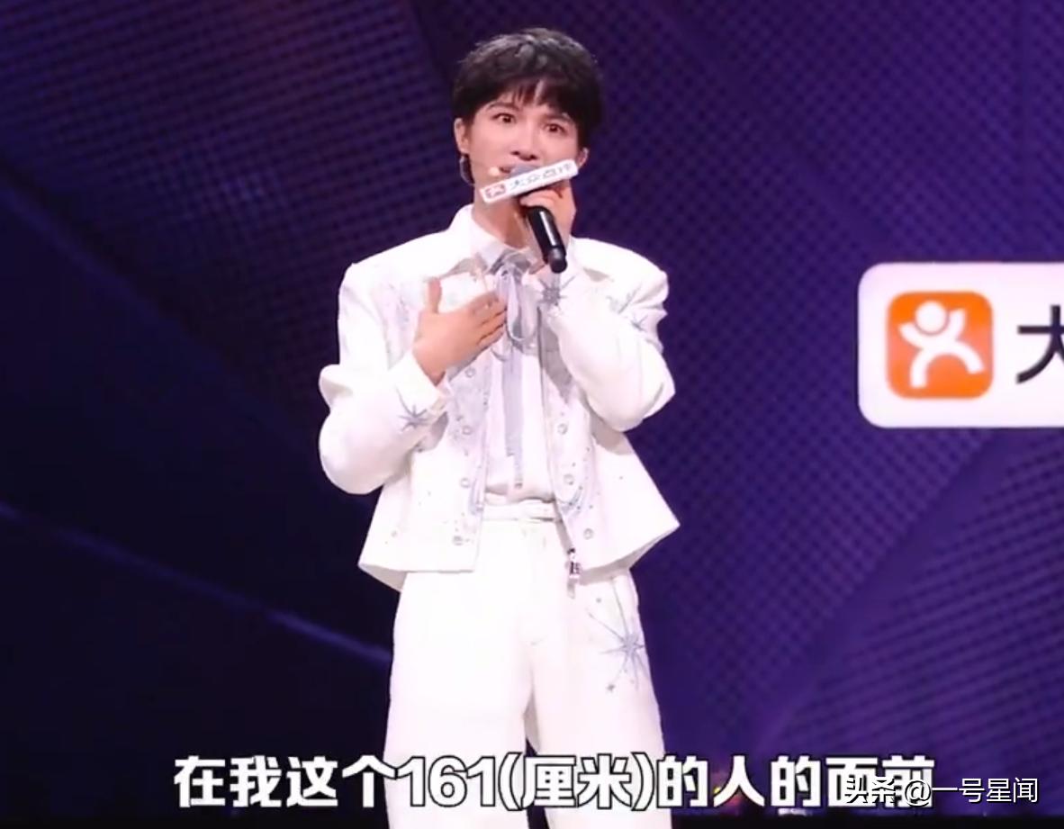周深舞台造型批评_迄今为止哪个明星没有黑料,_周深外形争议