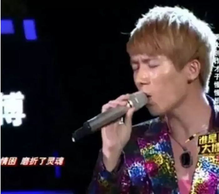 李明霖和网红撕逼3个月，想过娱乐圈会怎么看他弟弟李宏毅吗？